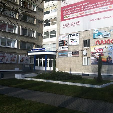 Molodizhniy Hostel Lviv Extérieur photo