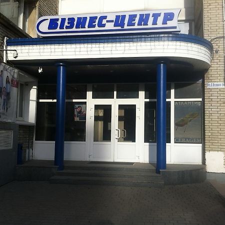 Molodizhniy Hostel Lviv Extérieur photo