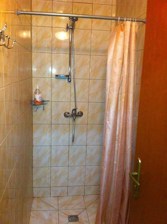 Molodizhniy Hostel Lviv Extérieur photo