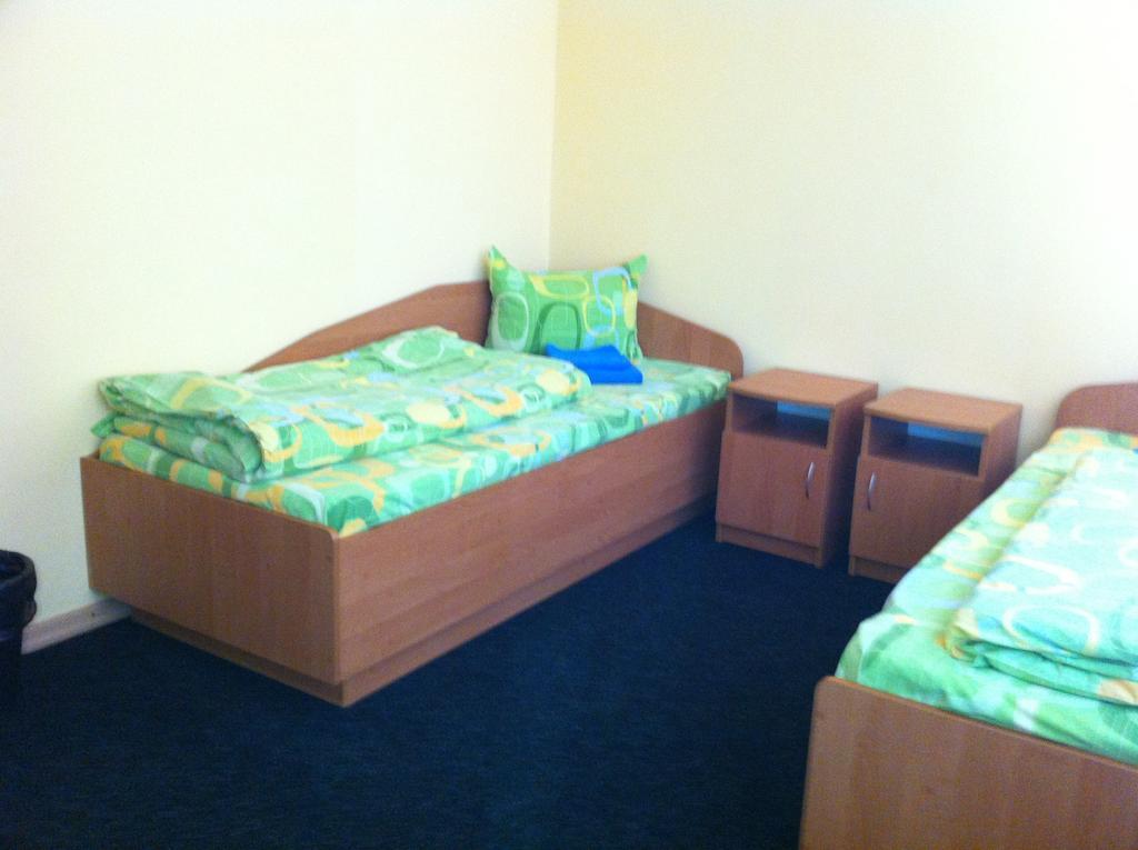 Molodizhniy Hostel Lviv Extérieur photo